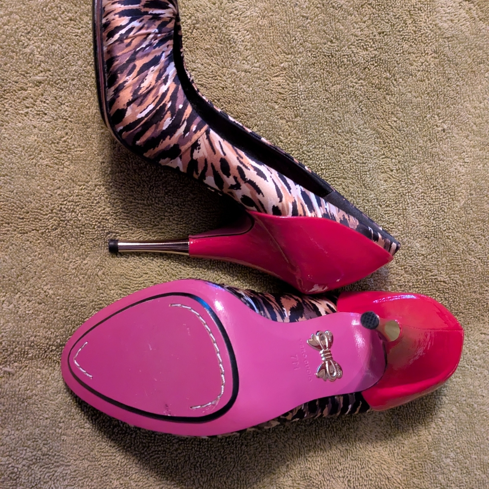 Betsey Johnson Animal Print Heels with Pink Soles - Picture 1 of 11